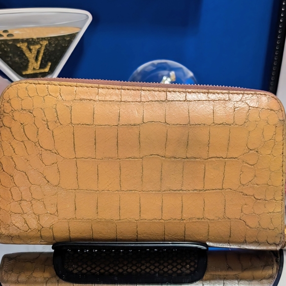 MiuMiu Croc Embossed Leather Wallet In Tan. The Interior Leather Is Terra Cotta - Picture 5 of 17